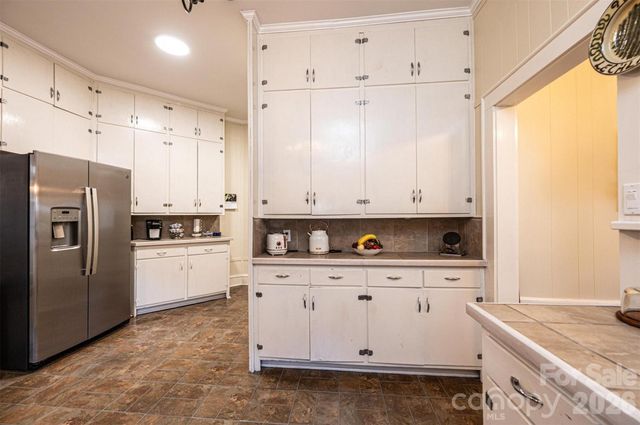 720 N Main Avenue, Newton, NC 28658
