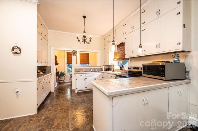 720 N Main Avenue, Newton, NC 28658