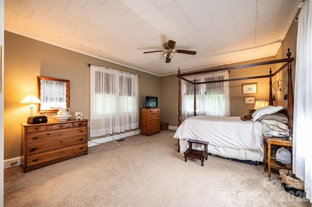 720 N Main Avenue, Newton, NC 28658