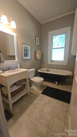 720 N Main Avenue, Newton, NC 28658
