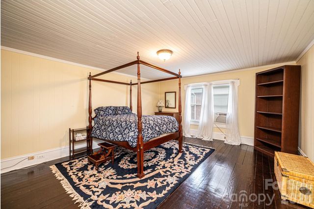 720 N Main Avenue, Newton, NC 28658