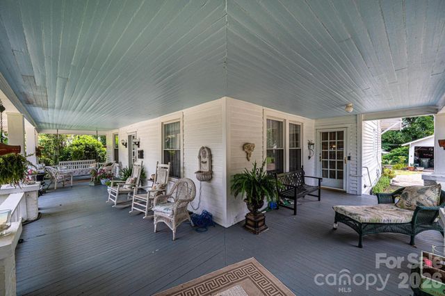 720 N Main Avenue, Newton, NC 28658
