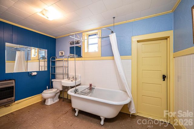720 N Main Avenue, Newton, NC 28658