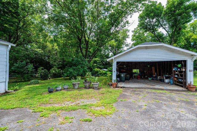 720 N Main Avenue, Newton, NC 28658