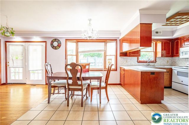 1142 Tremont Street East, Allentown City, PA 18109