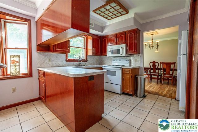 1142 Tremont Street East, Allentown City, PA 18109