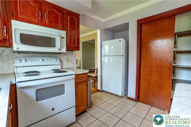 1142 Tremont Street East, Allentown City, PA 18109