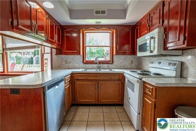 1142 Tremont Street East, Allentown City, PA 18109