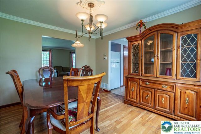 1142 Tremont Street East, Allentown City, PA 18109