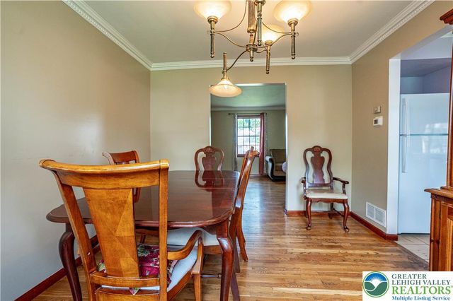 1142 Tremont Street East, Allentown City, PA 18109