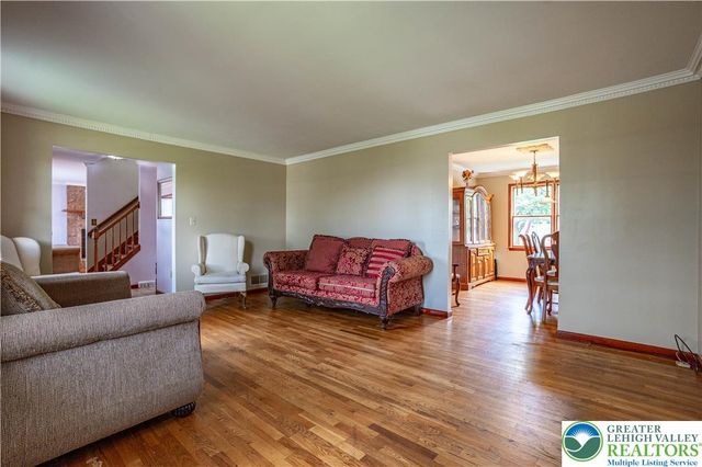 1142 Tremont Street East, Allentown City, PA 18109