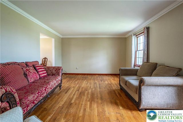 1142 Tremont Street East, Allentown City, PA 18109