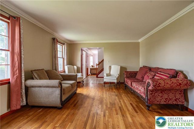 1142 Tremont Street East, Allentown City, PA 18109