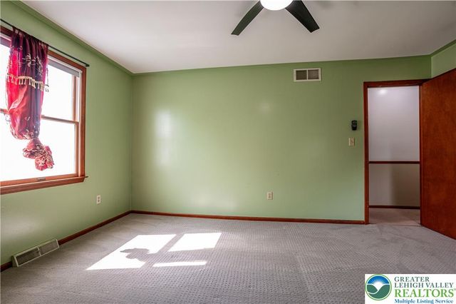 1142 Tremont Street East, Allentown City, PA 18109