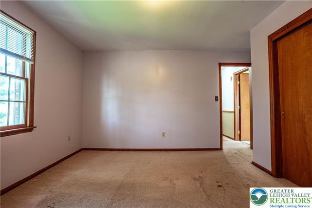 1142 Tremont Street East, Allentown City, PA 18109