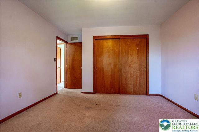 1142 Tremont Street East, Allentown City, PA 18109