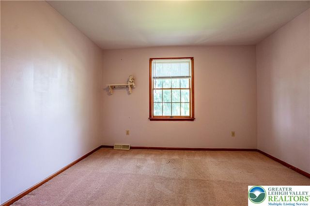 1142 Tremont Street East, Allentown City, PA 18109