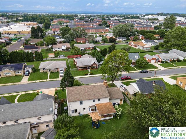 1142 Tremont Street East, Allentown City, PA 18109