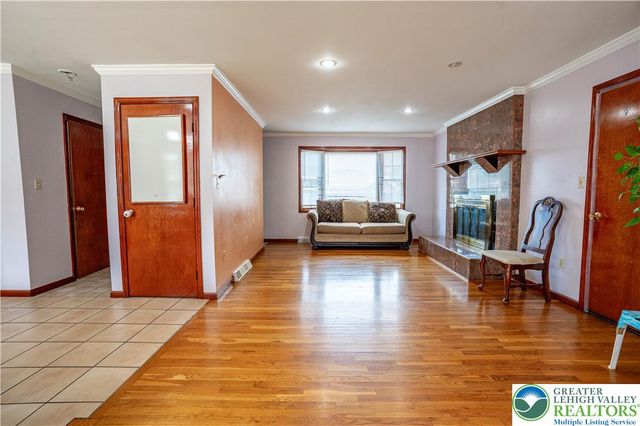 1142 Tremont Street East, Allentown City, PA 18109