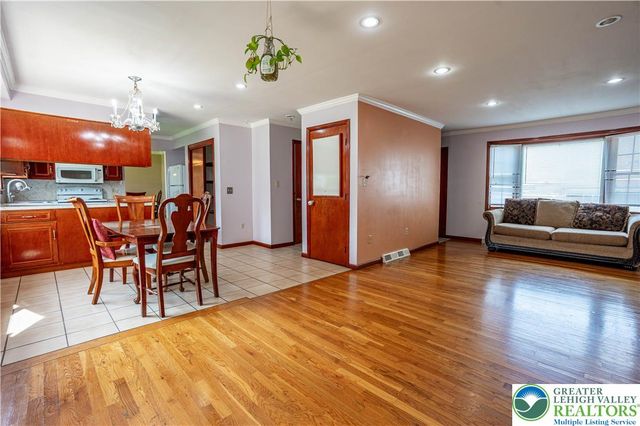 1142 Tremont Street East, Allentown City, PA 18109