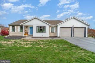 8024 YELLOWSTONE DR, Harrisburg, PA 17112