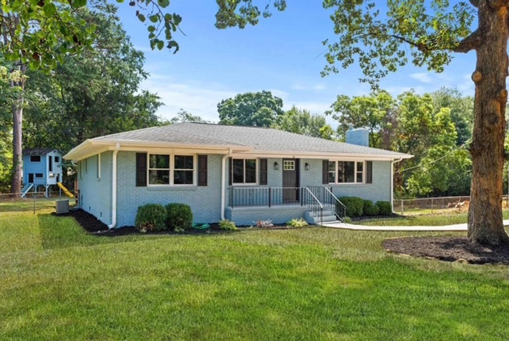 13 Cardinal Drive, Taylors, SC 29687