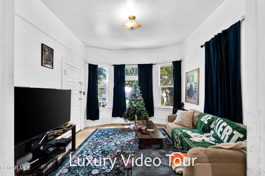 Image 10 of property listing at 638 N Bunker Hill Avenue, Los Angeles, CA 90012