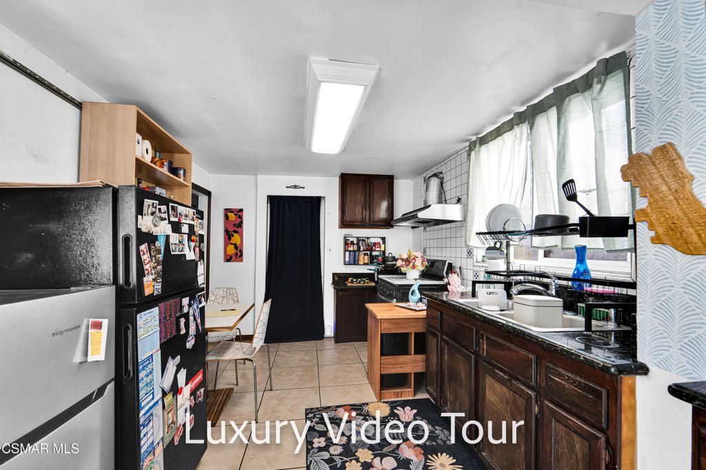 Image 12 of property listing at 638 N Bunker Hill Avenue, Los Angeles, CA 90012