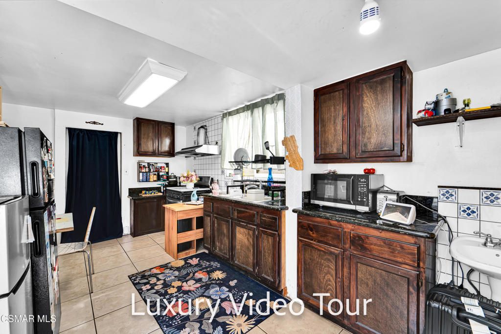 Image 13 of property listing at 638 N Bunker Hill Avenue, Los Angeles, CA 90012