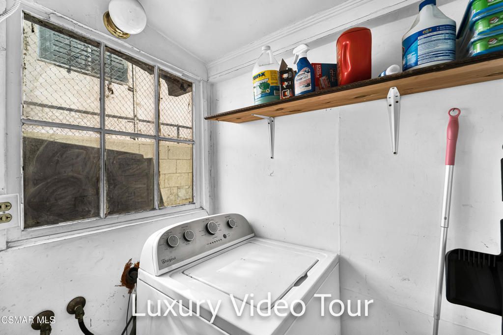 Image 15 of property listing at 638 N Bunker Hill Avenue, Los Angeles, CA 90012