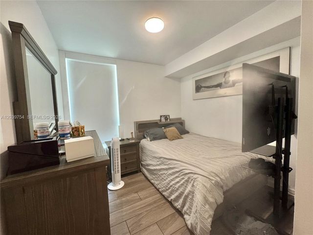 1600 SW 1st Avenue 910, Miami, FL 33129
