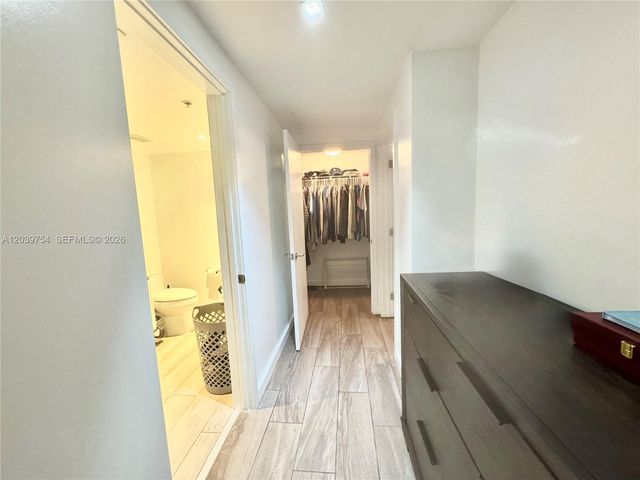 1600 SW 1st Avenue 910, Miami, FL 33129