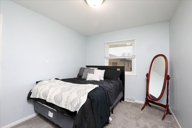 2705 E 40th Court, Des Moines, IA 50317