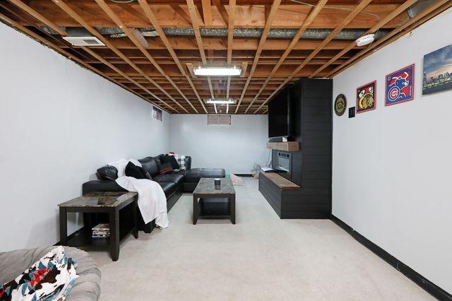 2705 E 40th Court, Des Moines, IA 50317