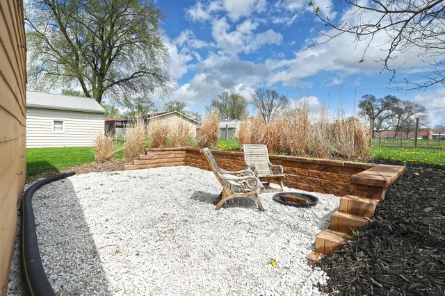 2705 E 40th Court, Des Moines, IA 50317