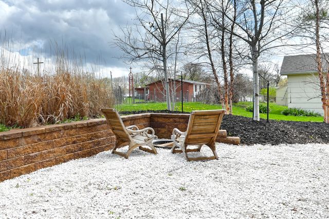 2705 E 40th Court, Des Moines, IA 50317