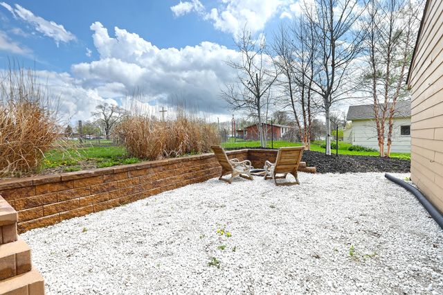 2705 E 40th Court, Des Moines, IA 50317