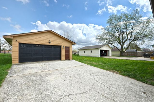 2705 E 40th Court, Des Moines, IA 50317