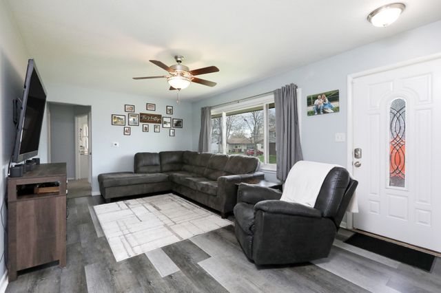 2705 E 40th Court, Des Moines, IA 50317