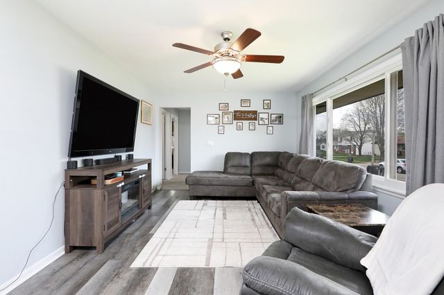 2705 E 40th Court, Des Moines, IA 50317