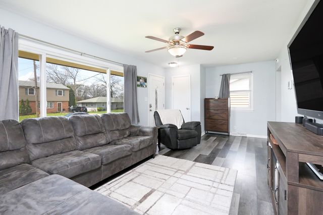 2705 E 40th Court, Des Moines, IA 50317