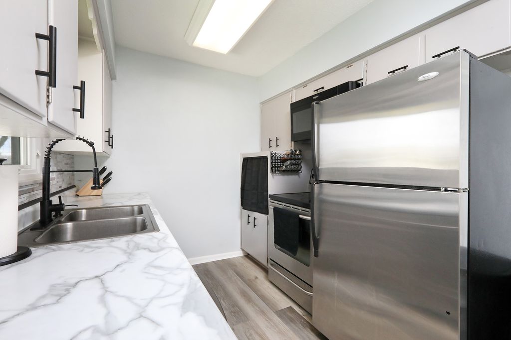 2705 E 40th Court, Des Moines, IA 50317