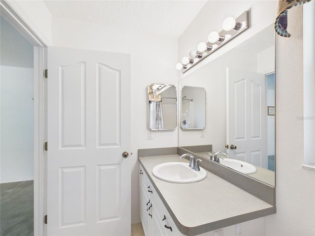 11236 N RAIN POINT, Inglis, FL 34449