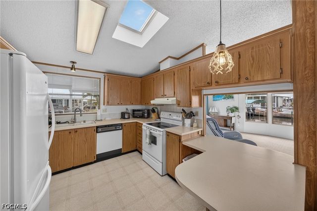 3032 Bounty LN, St James City, FL 33956