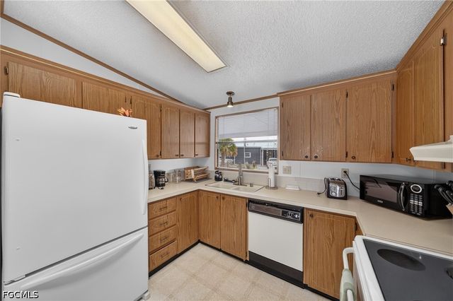3032 Bounty LN, St James City, FL 33956