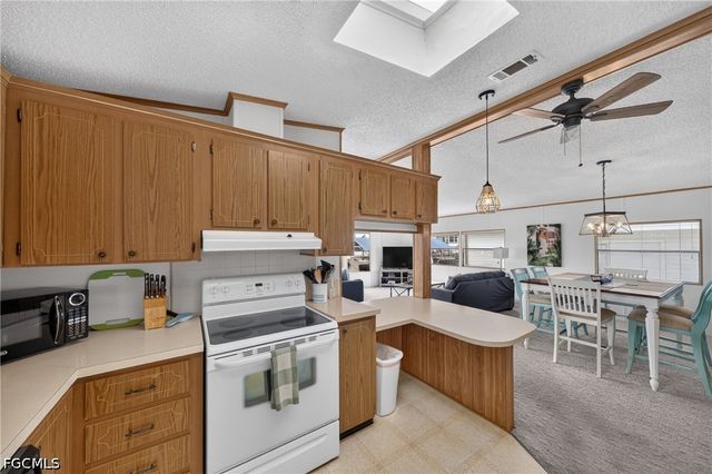 3032 Bounty LN, St James City, FL 33956