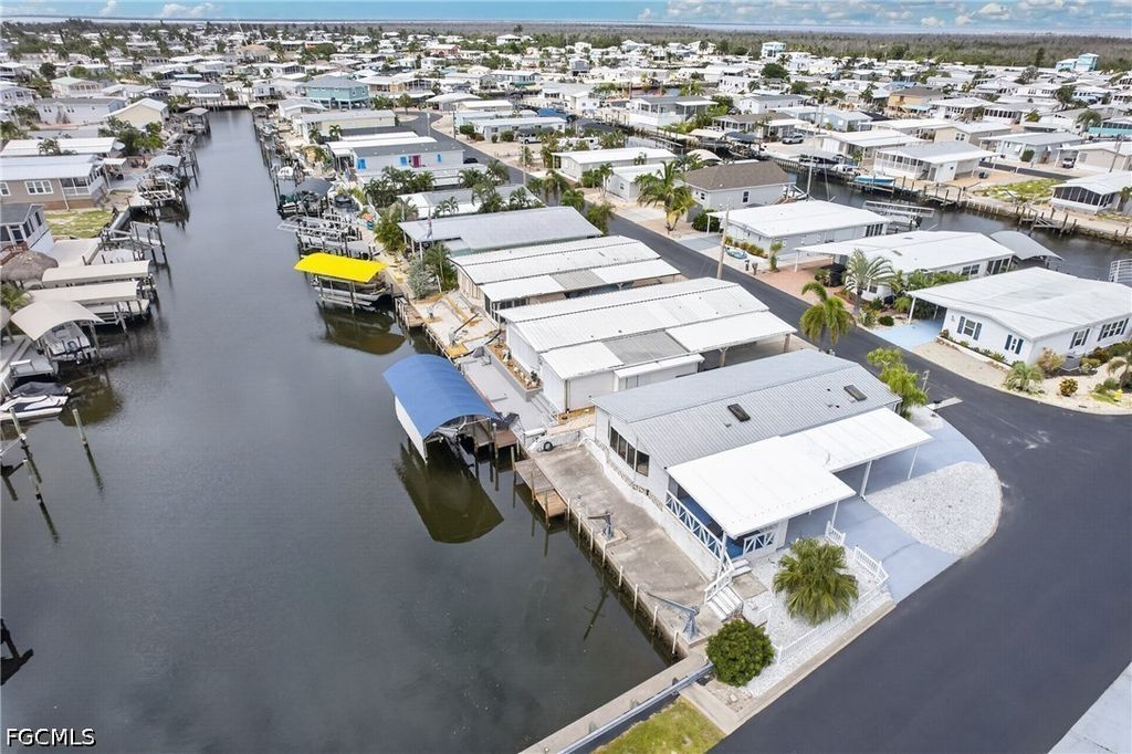 3032 Bounty LN, St James City, FL 33956