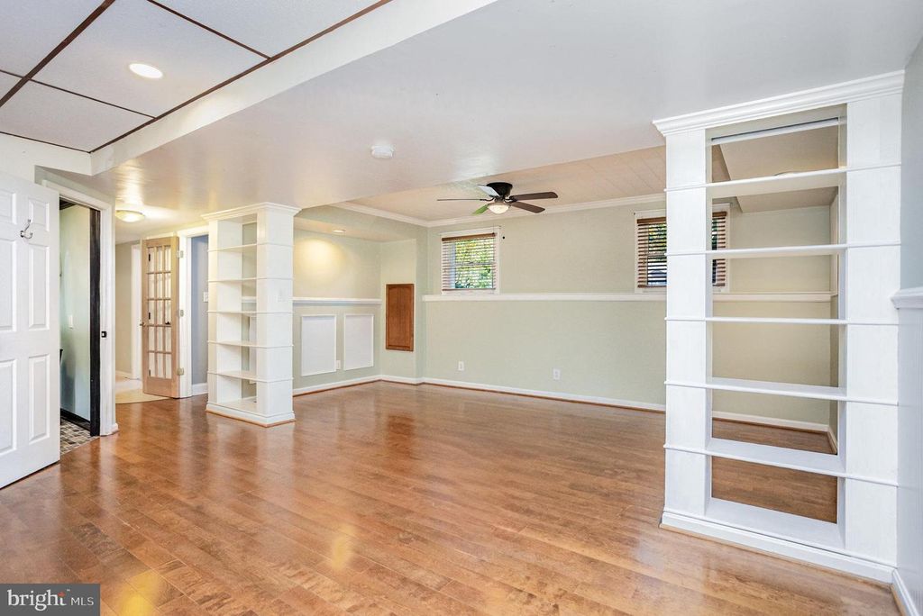Image 3 of property listing at 5 KINGS CT, Elkton, MD 21921