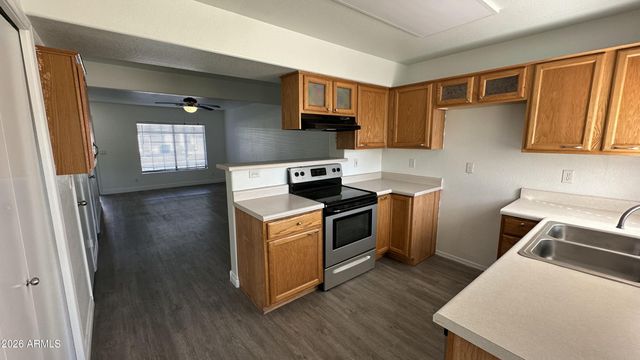 7801 N 44TH Drive, Glendale, AZ 85301