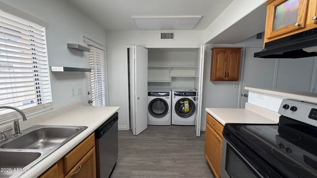 7801 N 44TH Drive, Glendale, AZ 85301